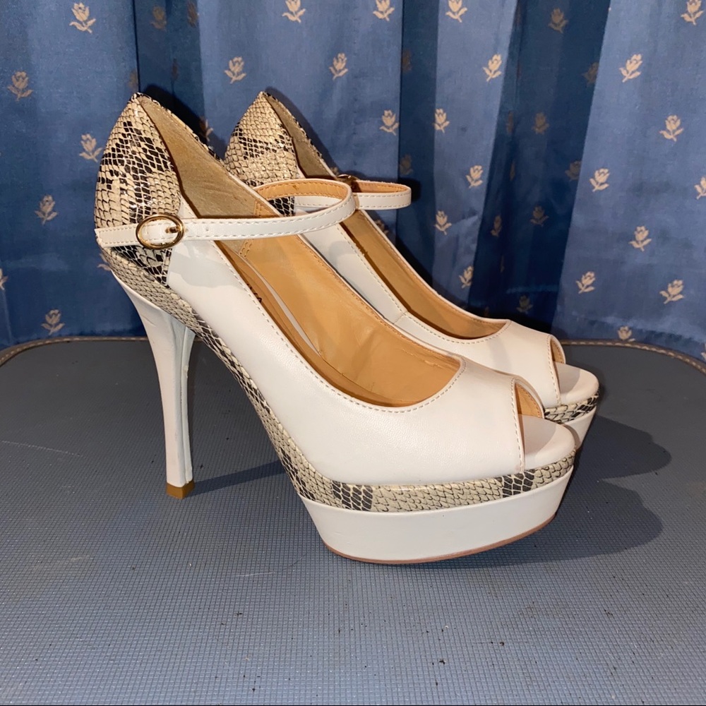 🌈 White snake print platform peep toe stilettos 7